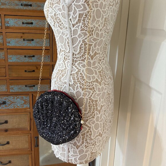 Glam Clam /Sparkle Seashell Crossbody Handbag / Shell Purse- Black/Silver - NWT - Picture 6 of 12